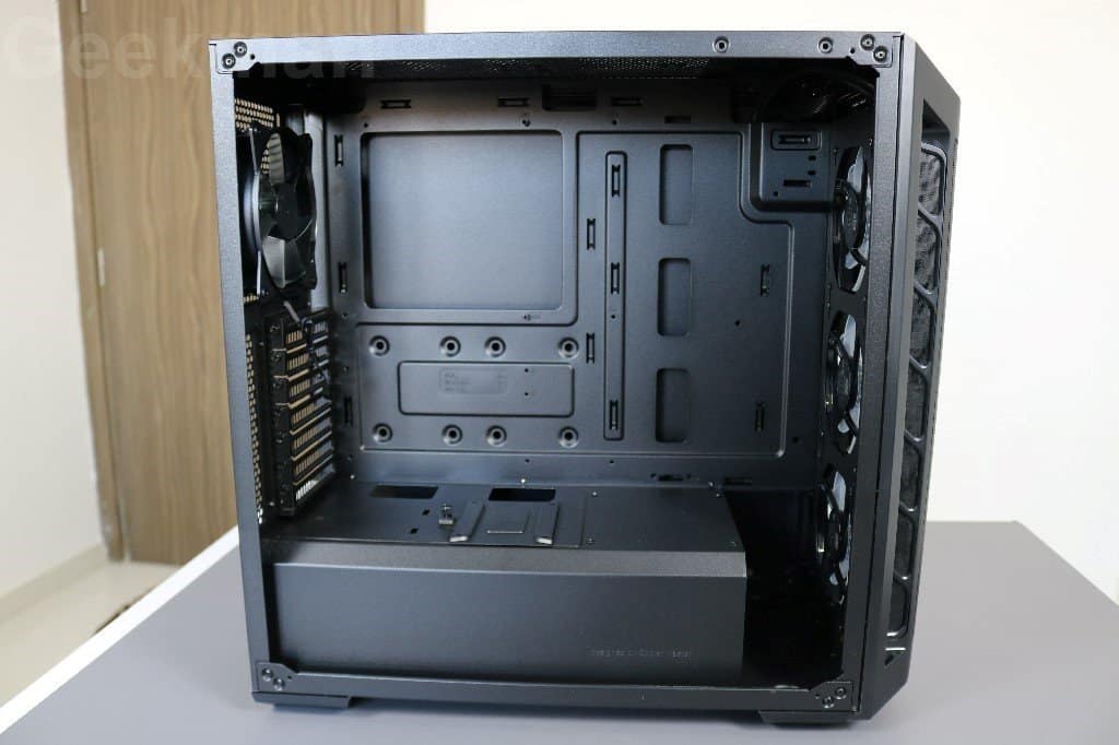 Cooler Master Masterbox MB511 inside