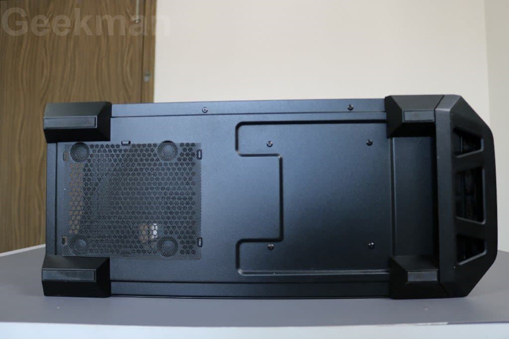 Cooler Master Masterbox MB511 RGB Review | Best Gaming Cabinet? 7 Cooler Master Masterbox MB511 bottom side