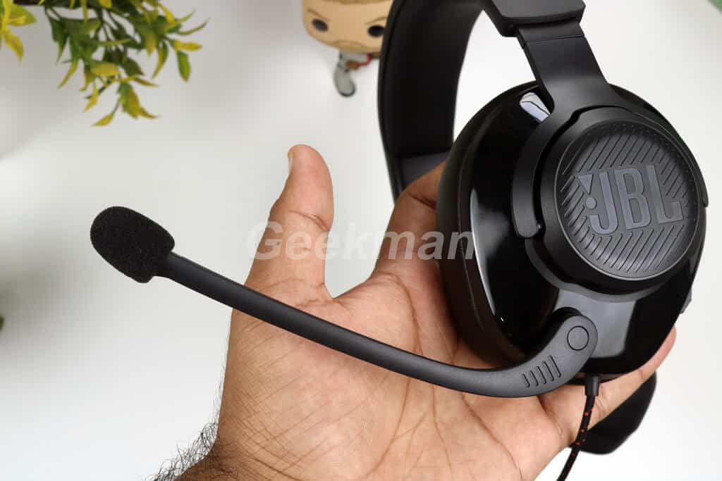 JBL Quantum 200 Review | Best Gaming Headphones for PUBG and CS GO 6 JBL Quantum 200 microphone