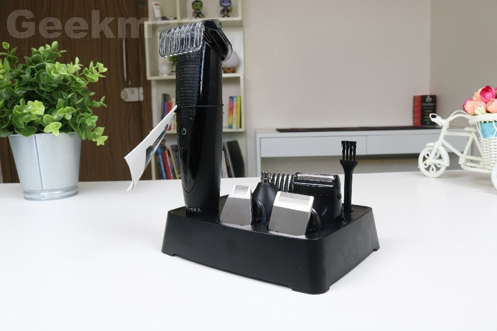 Syska HT4500K Full Body Grooming kit Review, Best Budget Grooming Kit for Men! 4 Syska HT4500K charging desk