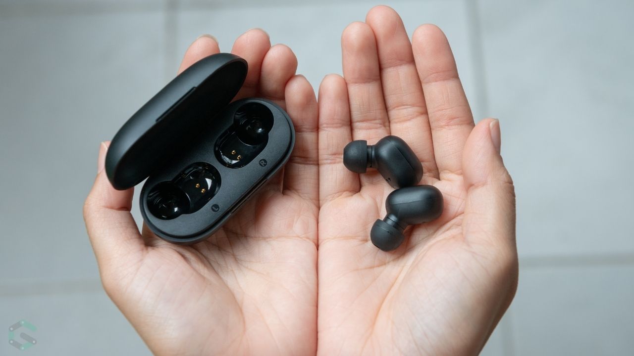 Best Bluetooth Earbuds 2024 India - Emmi Norine