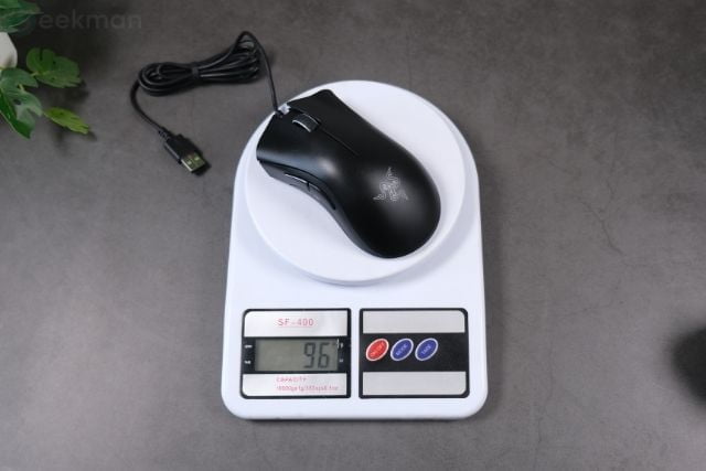 Razer DeathAdder Essential Gaming Mouse Review With Pros & Cons 9 Razer DeathAdder Essential comfort