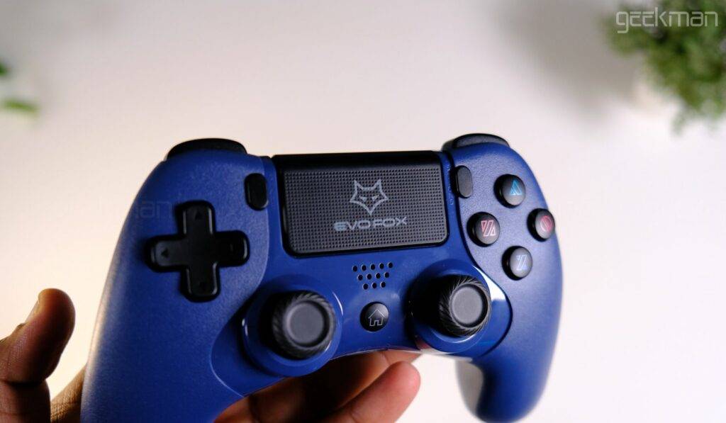 EvoFox Elite Play Review - Wireless Controller For PS4, Phone, TV, iPad 7 EvoFox Elite Play touchpad