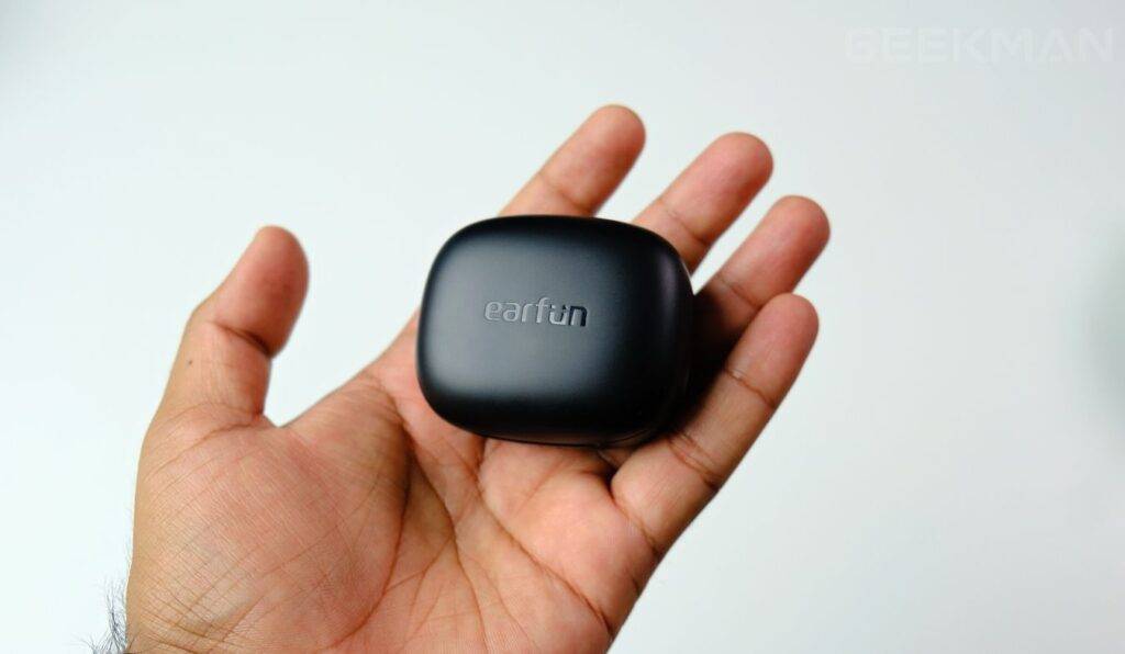 Earfun Air Pro 3 Review, Features Rich Earbuds At Affordable Price! 4 Earfun Air Pro 3 design