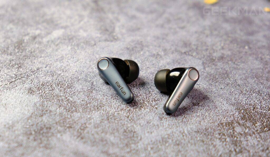 Earfun Air Pro 3 Review, Features Rich Earbuds At Affordable Price! 10 Earfun Air Pro 3 microphone