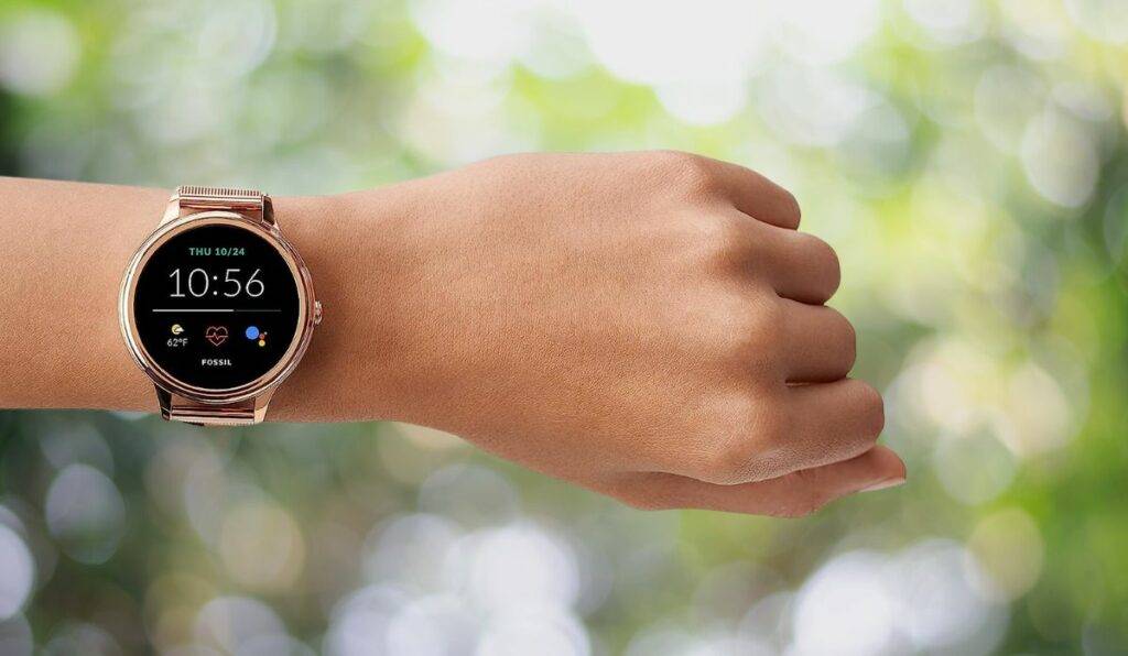 Best Smartwatches For Women In India (September 2023) All Budget 26 Fossil Gen 5E