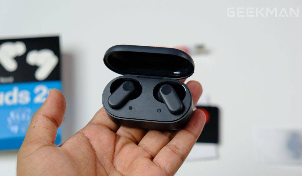OnePlus Nord Buds 2R Review With Pros & Cons, Budget King? 6 OnePlus Nord Buds 2R design