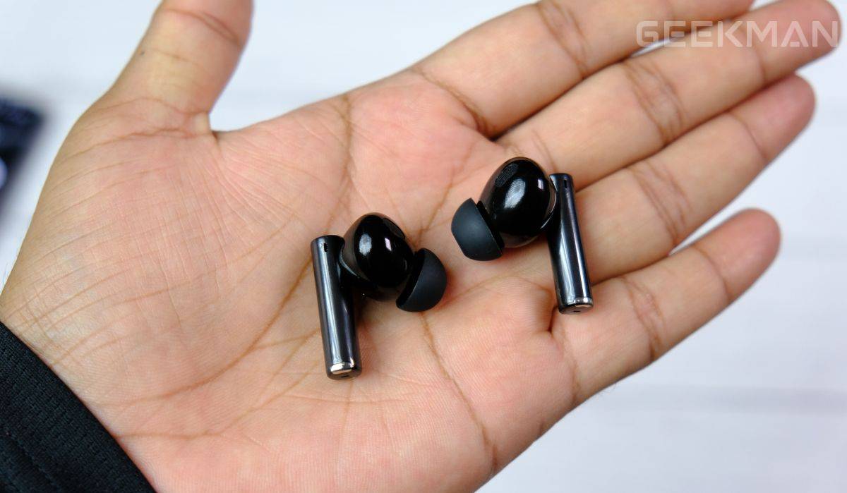 Realme Buds Air 5 Pro earbuds design