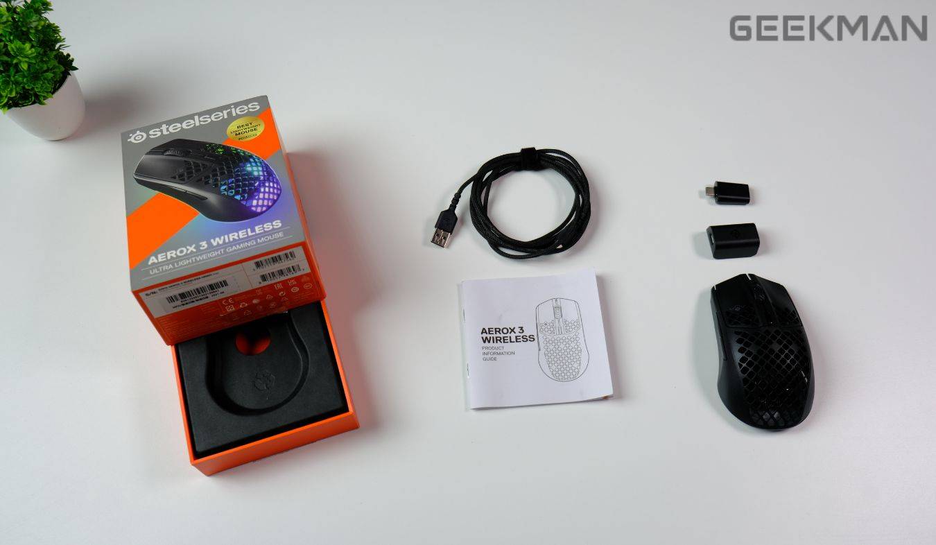 SteelSeries Aerox 3 Wireless box content