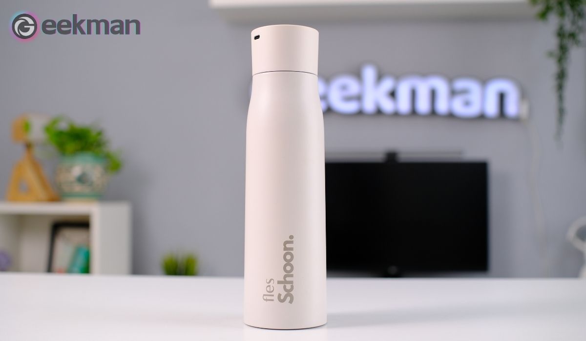 Ecoop Fles Schoon at airport