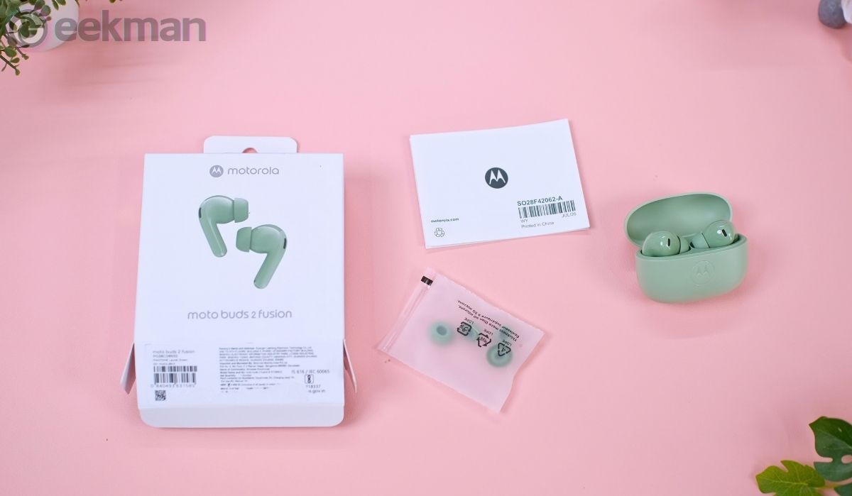 Moto Buds 2 Fusion box content